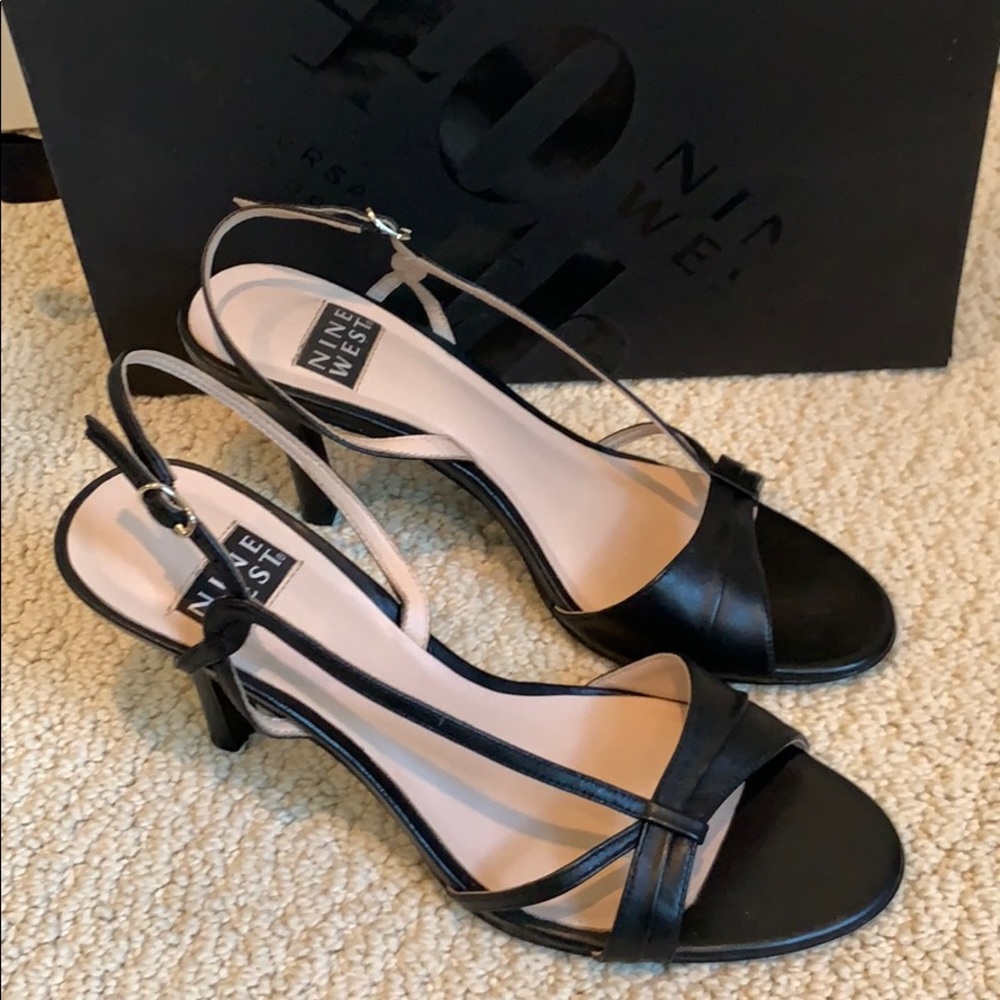 CLOSET CLEAN OUT Nine West Accolia40 leather sandal